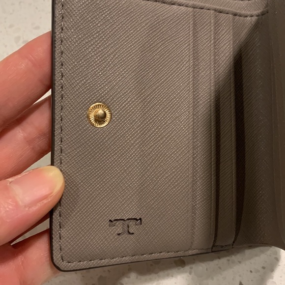 TORY BURCH Authentic Gray Robinson Leather Mini Wallet New With Tag - Picture 11 of 13